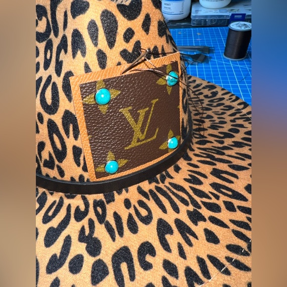🍁 Monogram patch Cheetah 🐆 print Fedora Hat - Picture 7 of 11